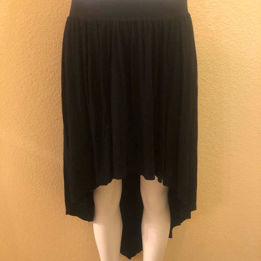 High-low black skirt